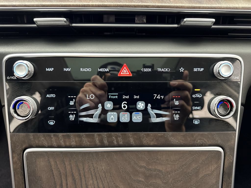 Certified 2026 Genesis GV80 2.5T Prestige AWD/4WD image 19