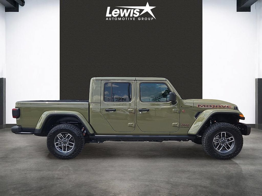 Used 2025 Jeep Gladiator Mojave AWD/4WD image 5