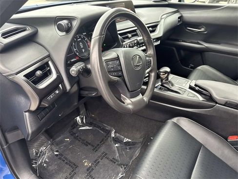 Certified 2022 Lexus UX 200 w/ Accessory Package (Z2) image 20