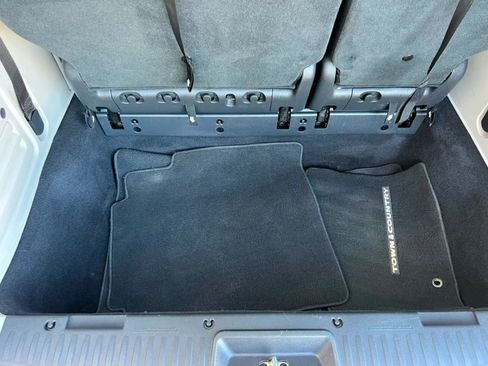 Used 2010 Chrysler Town & Country Touring Plus w/ Safetytec Group FWD image 12