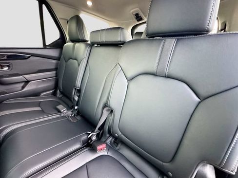 Used 2025 Honda Pilot EX-L image 28