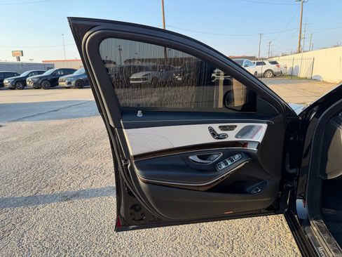 Used 2016 Mercedes-Benz Maybach S 600 image 23