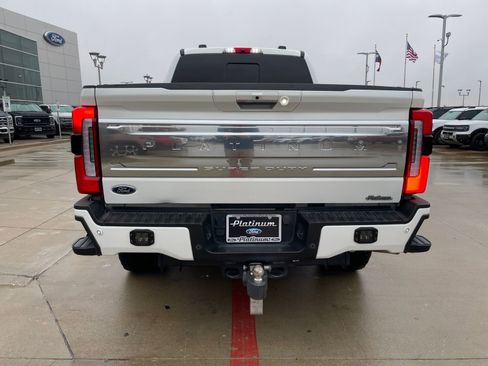 Used 2023 Ford F250 Platinum image 4