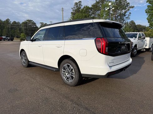 Used 2025 Ford Expedition Active AWD/4WD image 4