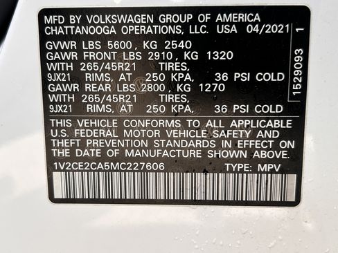 Used 2021 Volkswagen Atlas Cross Sport SEL R-Line FWD image 35