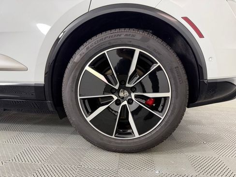 Certified 2025 Porsche Macan Turbo Electric AWD/4WD image 11