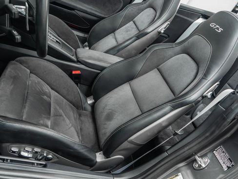 Used 2019 Porsche 911 Cabriolet image 24