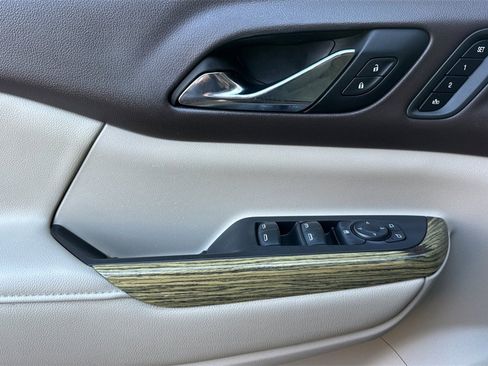 Used 2018 GMC Acadia Denali w/ Technology Package image 12