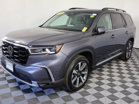 Used 2025 Honda Pilot Elite image 4