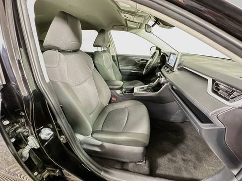 Used 2025 Toyota RAV4 XLE AWD/4WD image 26