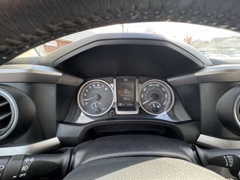 Used 2016 Toyota Tacoma SR5 image 41