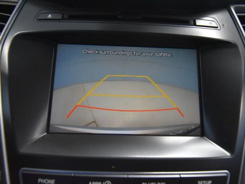 Used 2017 Hyundai Santa Fe SE FWD image 16