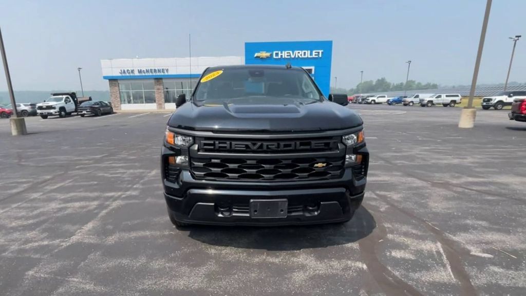 Used 2023 Chevrolet Silverado 1500 Custom AWD/4WD image 3
