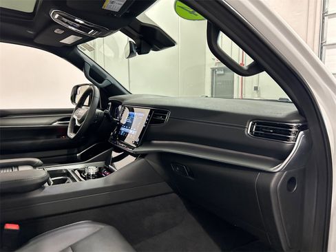 Used 2024 Jeep Wagoneer Series II image 37