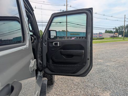 Used 2018 Jeep Wrangler Unlimited Sport S AWD/4WD image 17