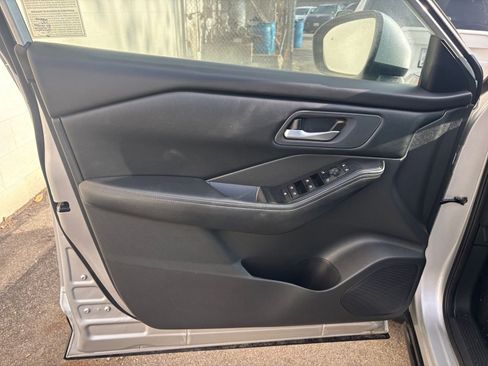 Used 2025 Nissan Rogue SV image 20