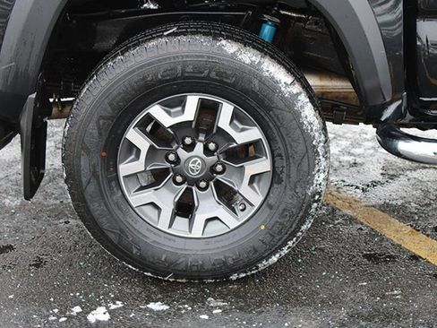 Used 2019 Toyota Tacoma TRD Off-Road image 8