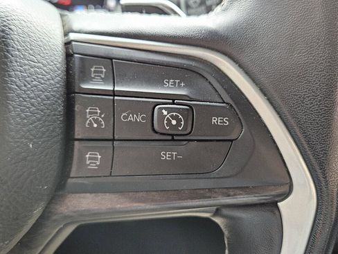 Used 2022 Jeep Grand Cherokee L Limited image 20