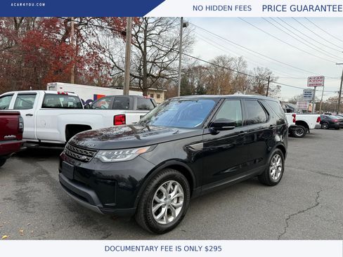 Used 2019 Land Rover Discovery SE image 2