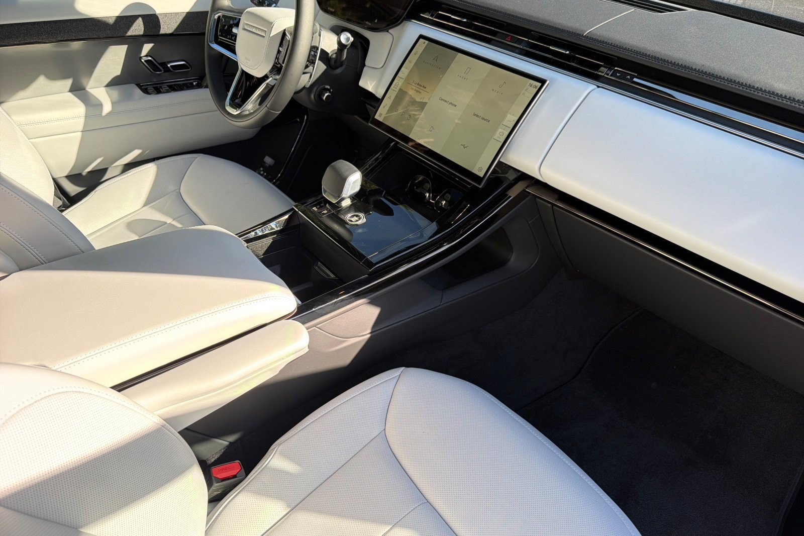 New 2027 Land Rover Range Rover Sport SE AWD/4WD image 23