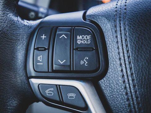 Used 2017 Toyota Sienna XLE Premium image 13