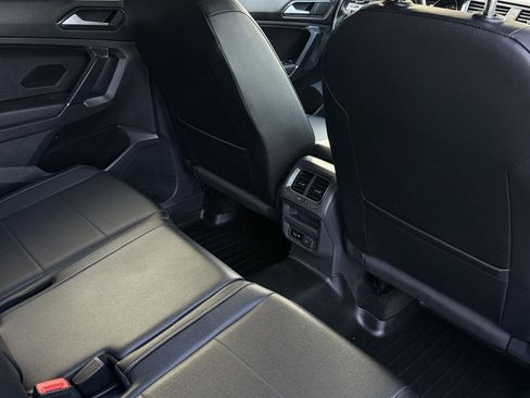 Used 2018 Volkswagen Tiguan SE AWD/4WD image 36