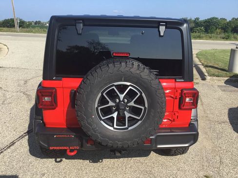 Used 2024 Jeep Wrangler Unlimited Rubicon AWD/4WD image 7