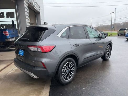 Used 2022 Ford Escape SE w/ Cold Weather Package FWD image 3