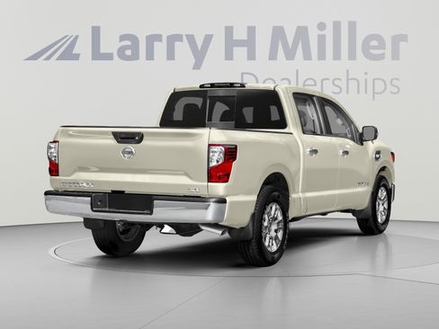 Used 2019 Nissan Titan SV w/ SV Convenience Package AWD/4WD image 2