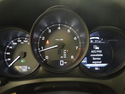 Certified 2025 Porsche Macan image 23