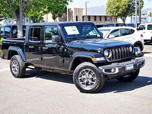 New 2025 Jeep Gladiator Sport image 3