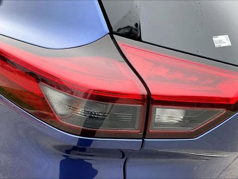 Certified 2022 Nissan Rogue Platinum w/ Head-Up Display Package image 28