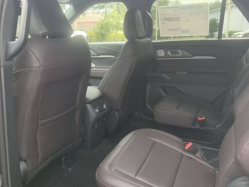 New 2026 Ford Explorer Platinum RWD image 4