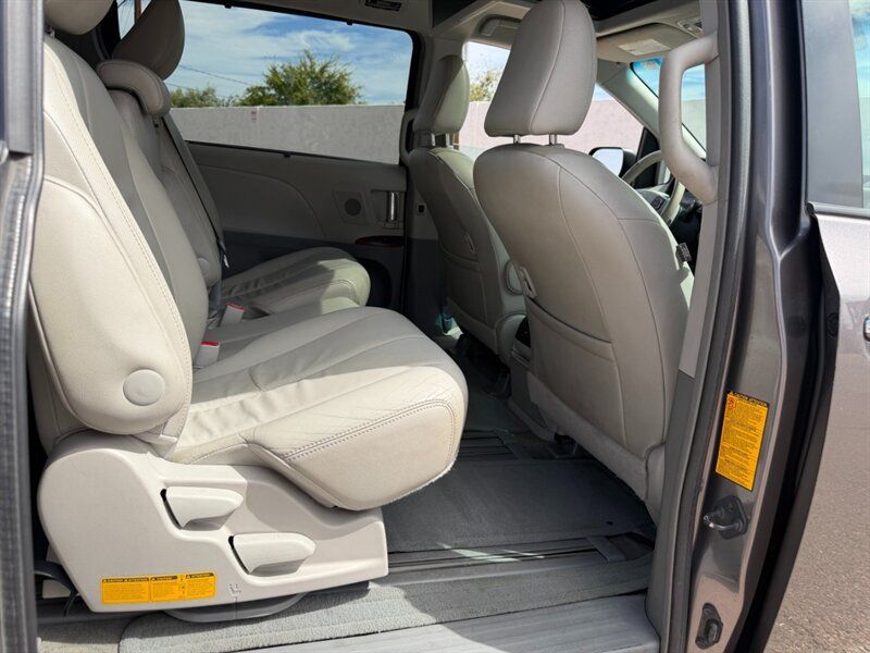 Used 2014 Toyota Sienna XLE w/ XLE Premium Package FWD image 35