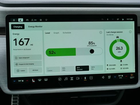 Used 2026 Rivian R1S Premium image 32