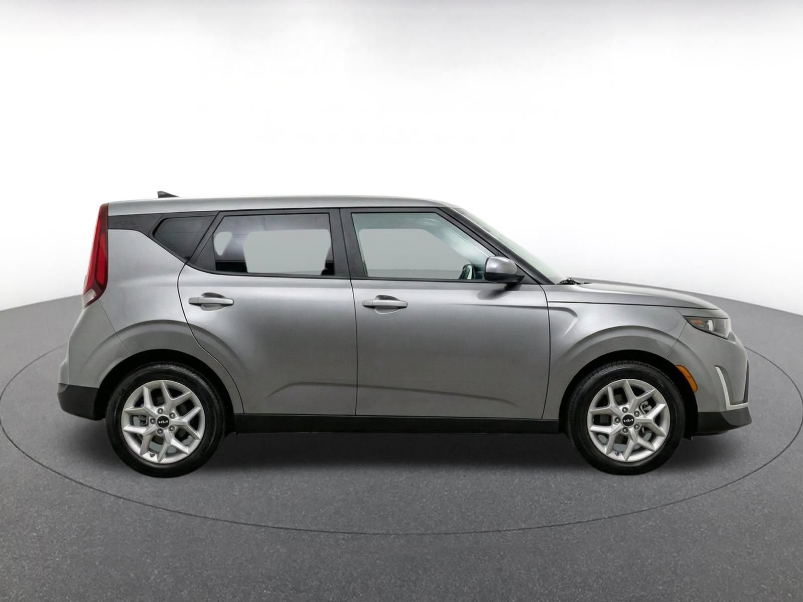 Used 2025 Kia Soul LX w/ LX Technology Package FWD image 9