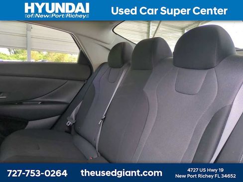 Used 2024 Hyundai Elantra SE FWD image 13