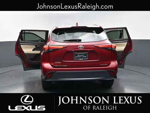 Used 2020 Toyota Highlander Limited FWD image 36