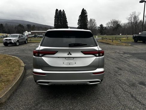 Used 2024 Mitsubishi Outlander SE Black Edition image 4