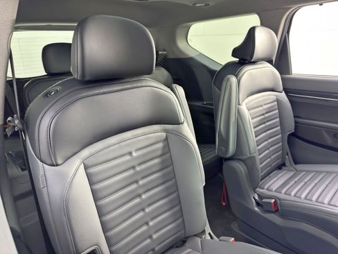 Used 2024 Kia EV9 Land image 39