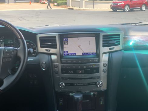 Used 2015 Lexus LX 570 4WD w/ Luxury Package image 31