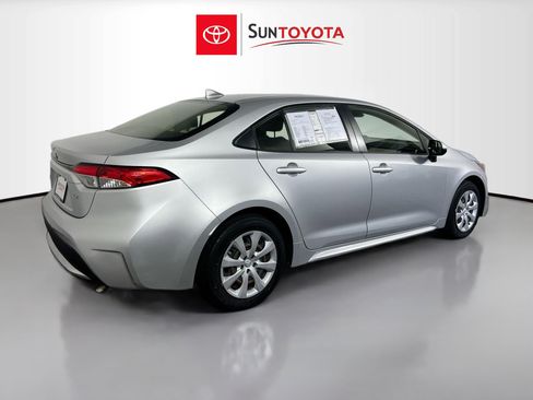 Used 2022 Toyota Corolla LE FWD image 4