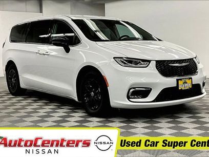 Used 2024 Chrysler Pacifica Touring-L