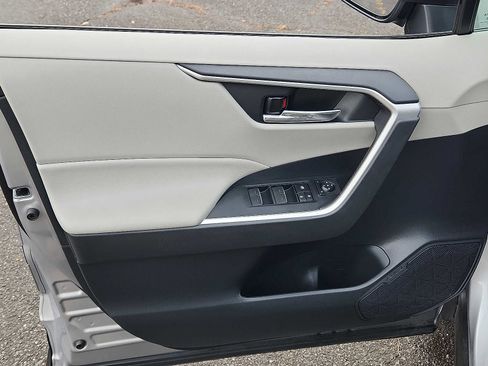 Used 2022 Toyota RAV4 XLE image 12
