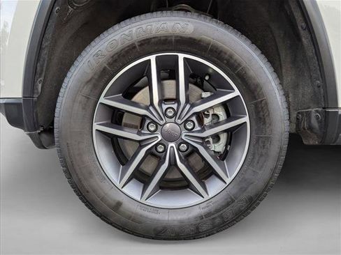 Used 2022 Jeep Grand Cherokee Limited image 24