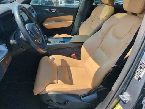 Used 2019 Volvo XC60 T5 Momentum w/ Multimedia Package AWD/4WD image 14