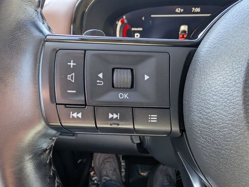 Used 2023 Nissan Pathfinder Platinum image 32