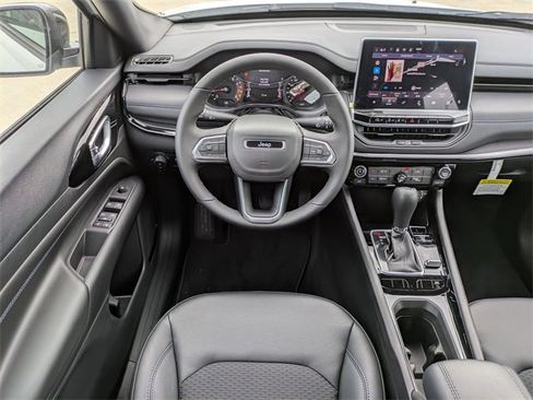 New 2026 Jeep Compass Latitude image 17