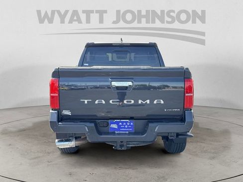 Used 2025 Toyota Tacoma Limited AWD/4WD image 4