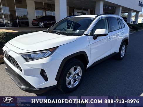 Used 2019 Toyota RAV4 XLE image 1